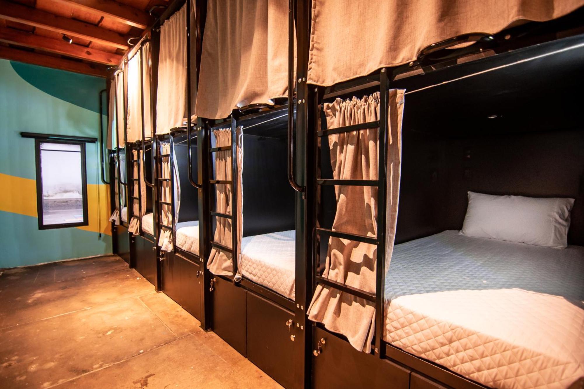 Yes Please! Hostel Antigua Rum bild