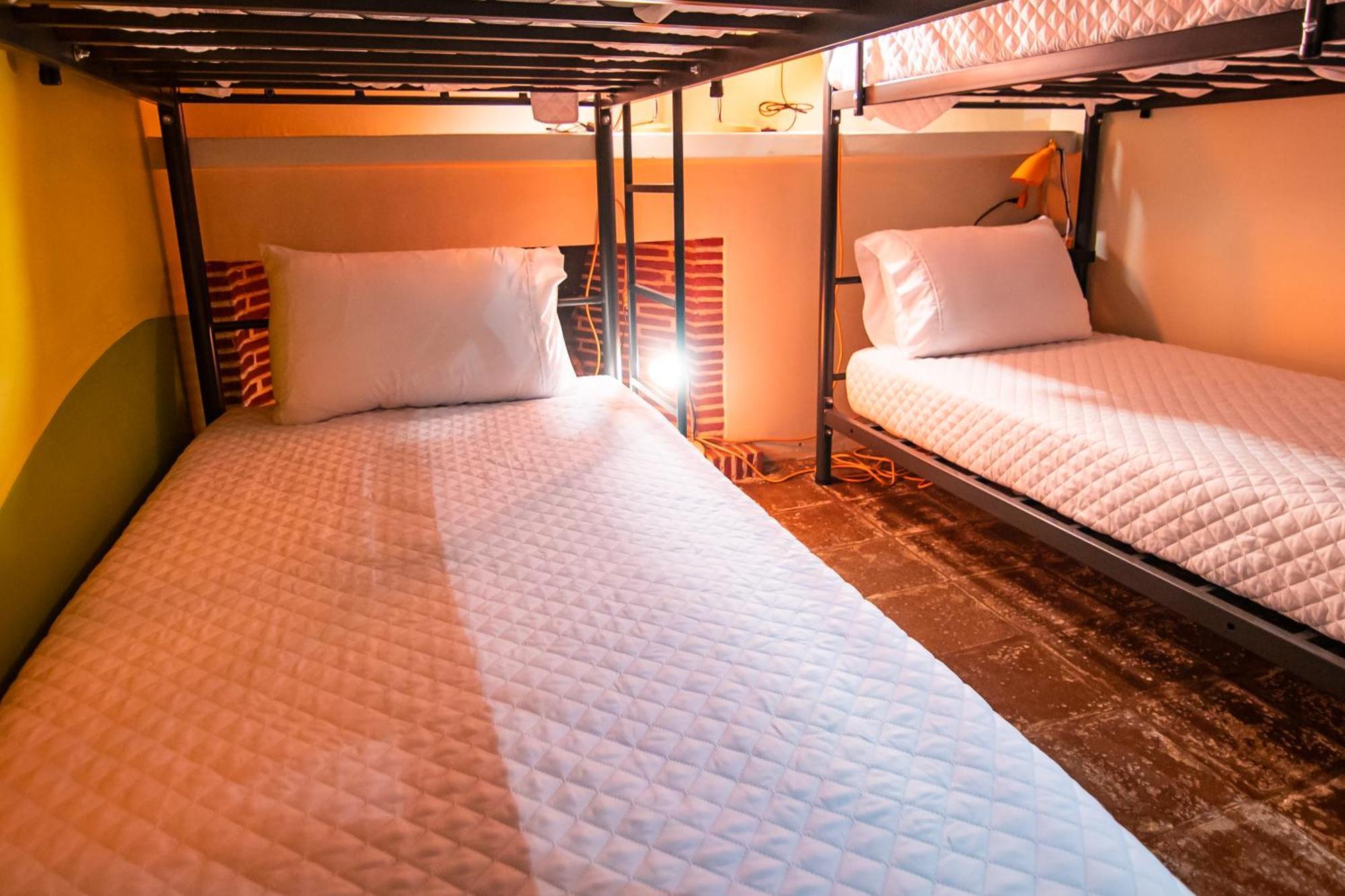 Yes Please! Hostel Antigua Rum bild
