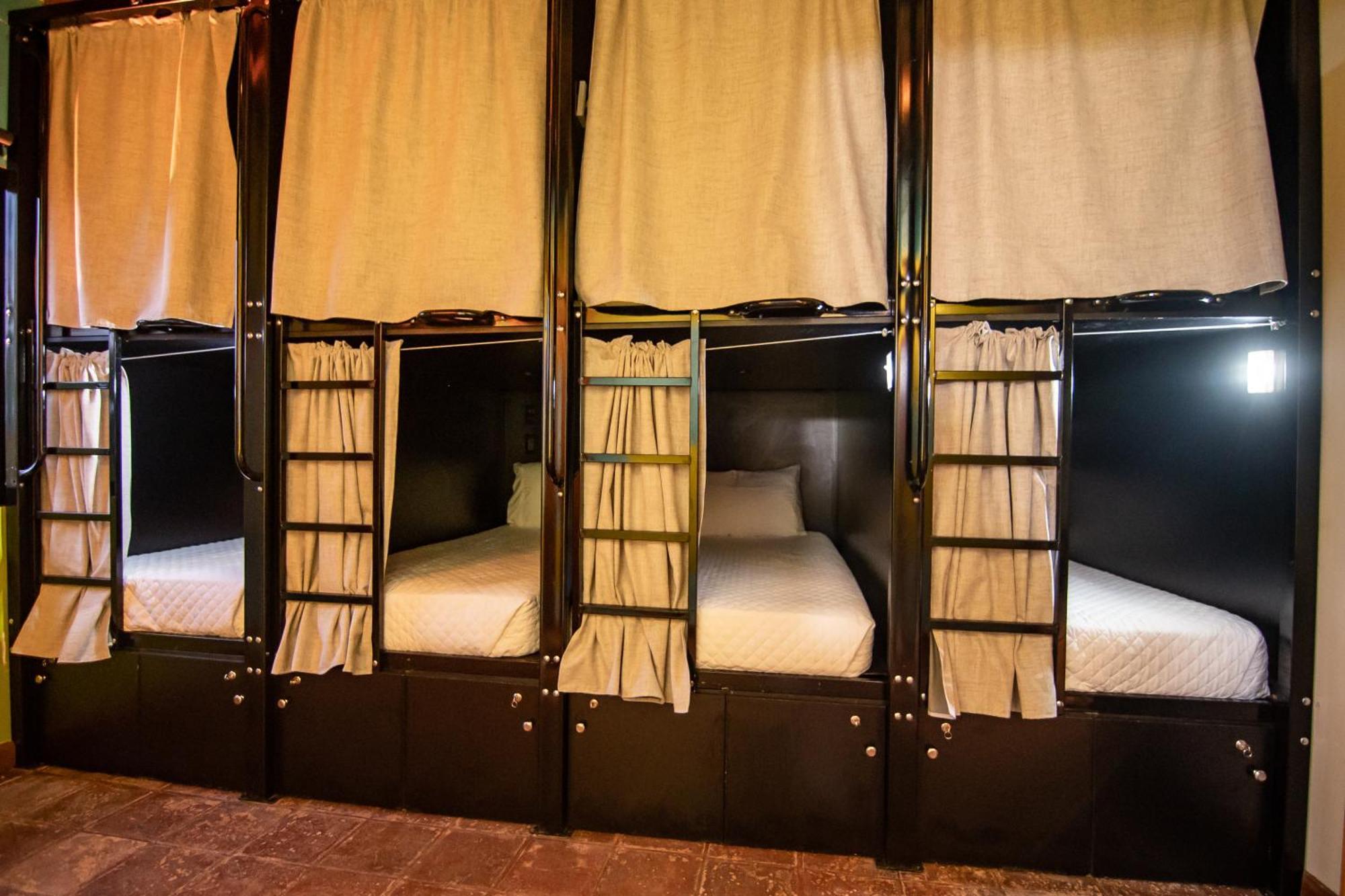 Yes Please! Hostel Antigua Rum bild