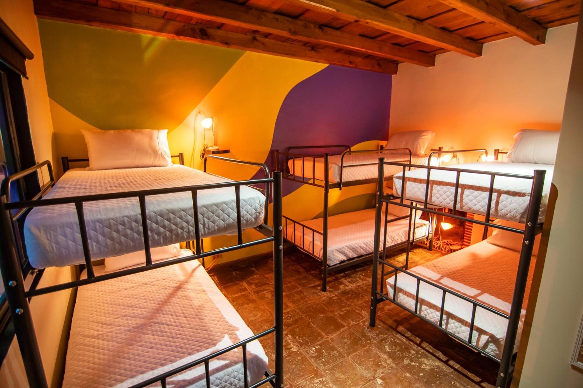 Yes Please! Hostel Antigua Rum bild